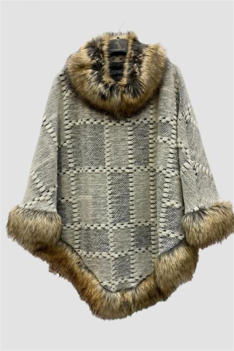 des vetements et ponchos de belle qualité